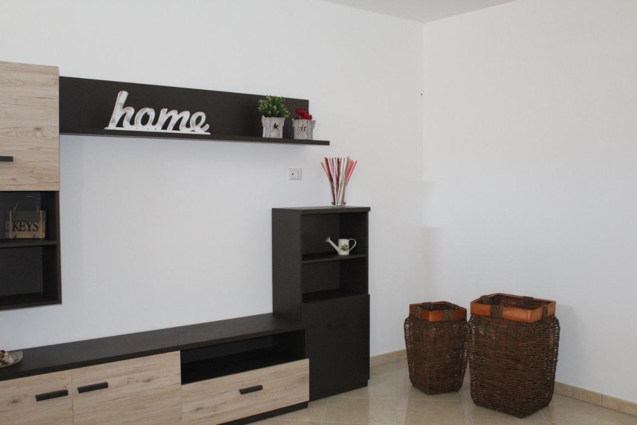 Holiday House Rosy กาวัลลีโน ดิ เลชเช ภายนอก รูปภาพ